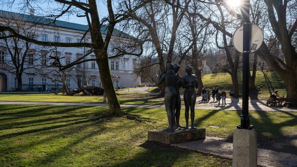 Statues 