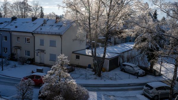 Snow-covered houses in Haar