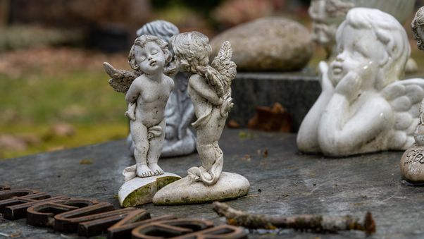 Angels kissing on stone slab